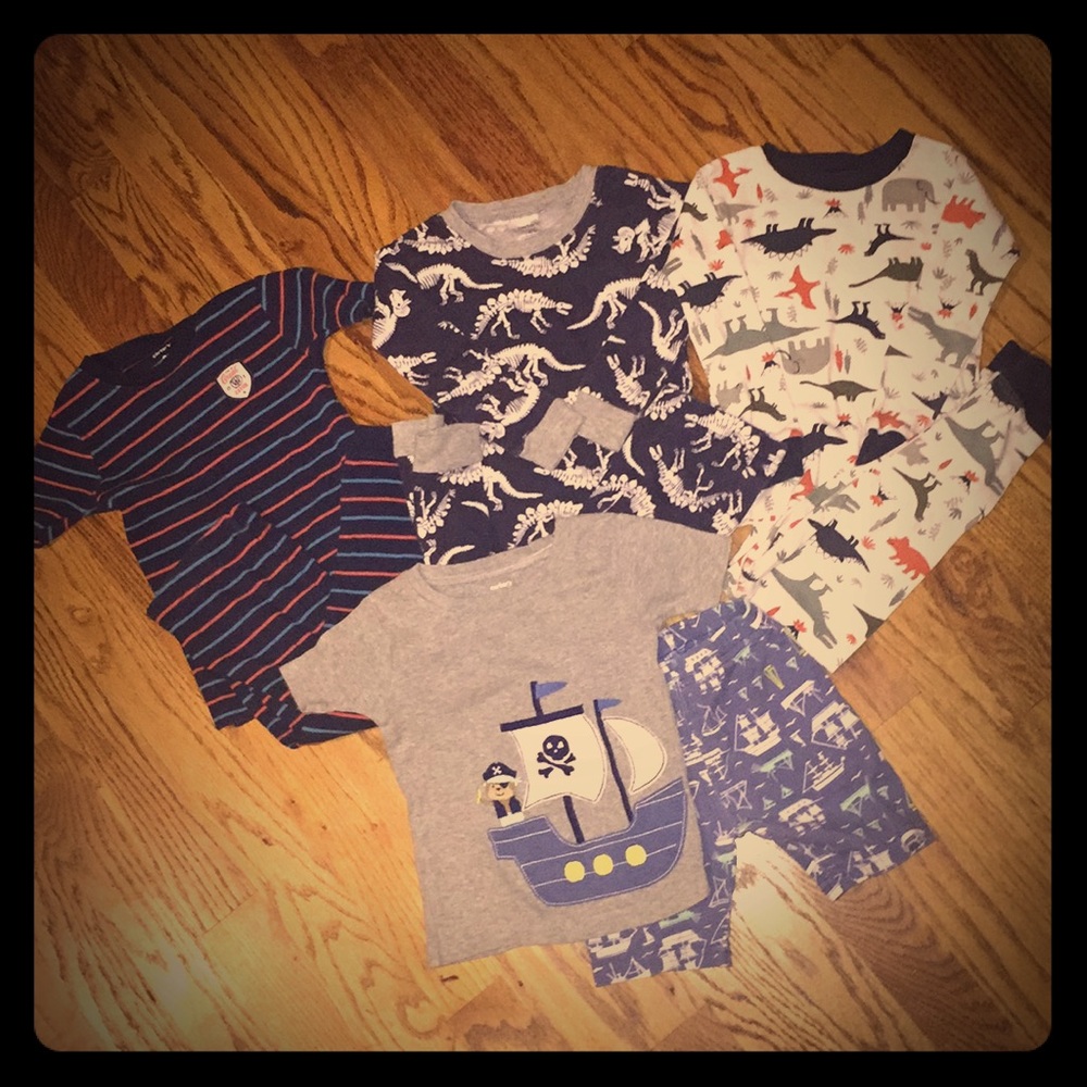 Lot of 2T Carter's pajamas for Boys